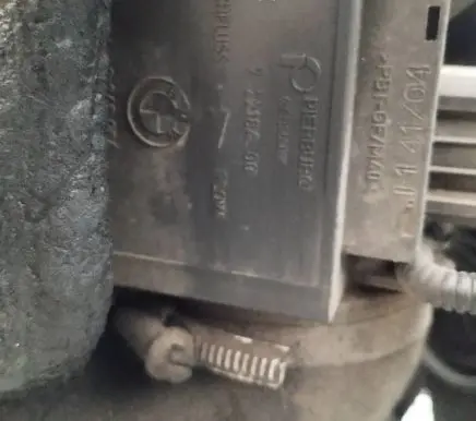 BMW 5 E39 Mass air flow meter 72118400