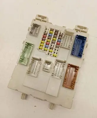 Ford Ranger Fuse module AB3914A073BL 6408019297