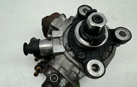 Volvo V60 Fuel injection high pressure pump 31372081