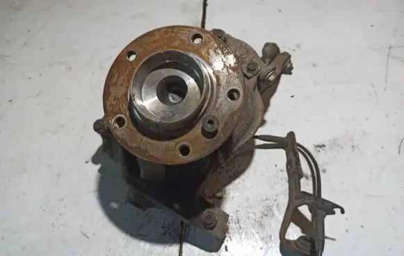 BMW 5 E60 E61 Front wheel hub 6760954