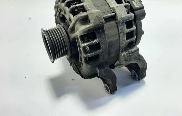 Opel Insignia A Generator/alternator 39007852