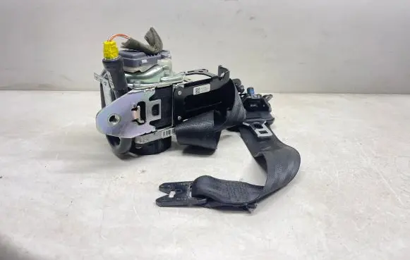 Volvo V60 Front seatbelt 616155800 39818843 624085000