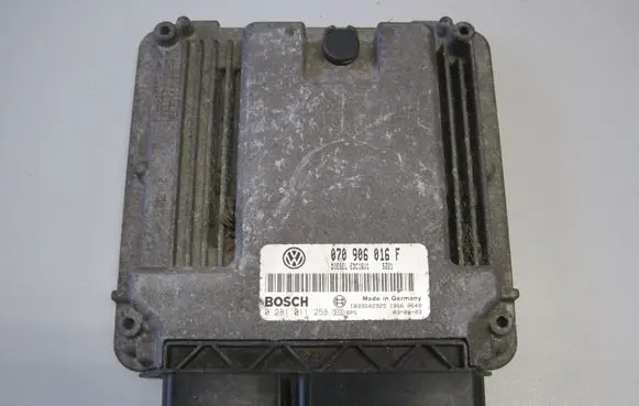 Volkswagen Touareg I Engine control unit/module ECU 070906016F