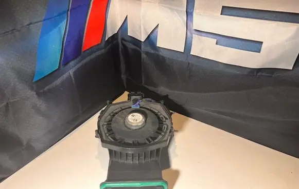 BMW X4 G02 Subwoofer speaker 6811918 18353418