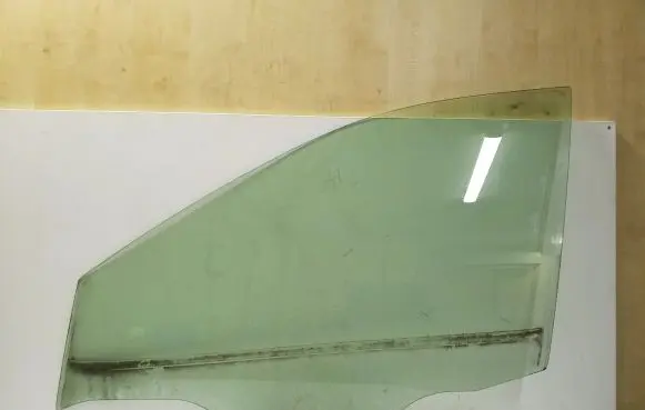 Nissan X-Trail T32 Front door window glass four-door E643R00011