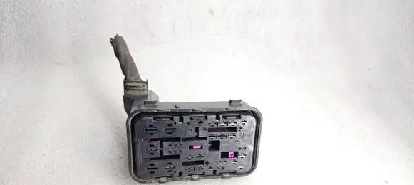 Volkswagen PASSAT B6 Fuse box set 1K0937700A