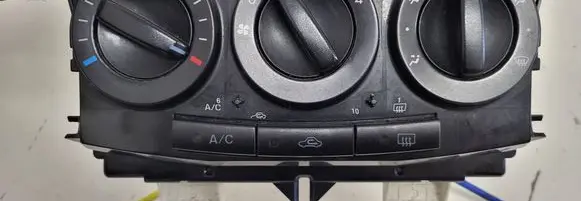 Mazda 5 Climate control unit M1900CC33