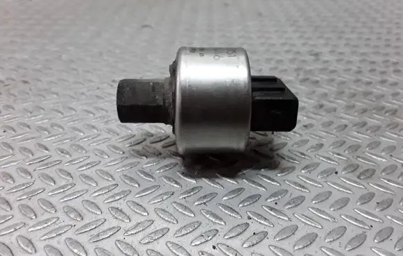 Opel Vectra B Air conditioning (A/C) pressure sensor 90506751