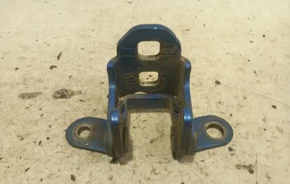 Chrysler Sebring (JS) Front door upper hinge 256abr