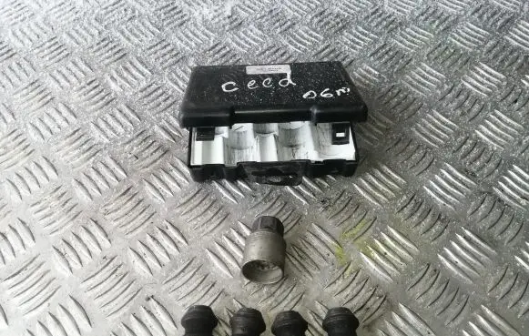 KIA Ceed Anti-theft wheel nuts and lock 