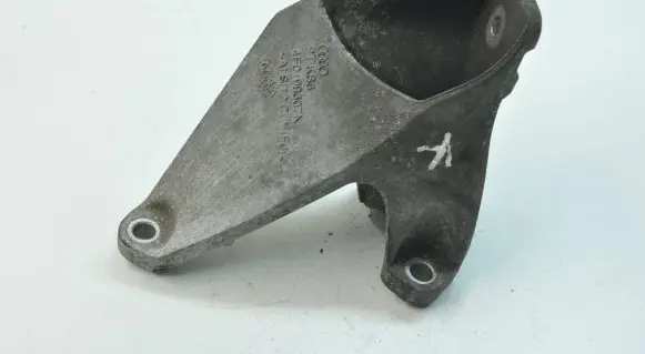 Audi A6 S6 C6 4F Engine mounting bracket 4F0199307N