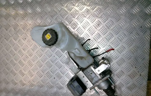 Toyota Prius (XW50) Brake booster