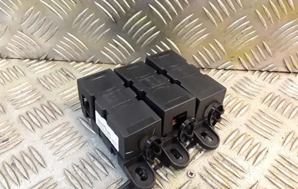 Jaguar XF X250 Glow plug pre-heat relay 5605003090