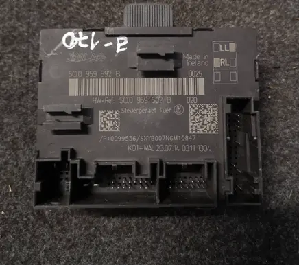 Volkswagen Golf VII Door control unit/module 5Q0959592B