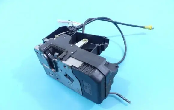 Renault Trafic II (X83) Front door lock 8200008248 IMPRK1126776
