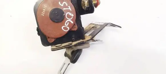 Middle seatbelt (rear)