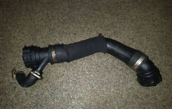 BMW 5 E60 E61 Engine coolant pipe/hose 17127795262