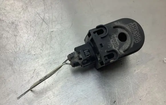 Lexus RX 330 - 350 - 400H Sensor 0689003840 8974748020