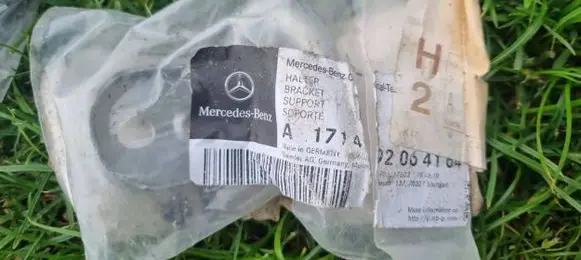 Mercedes-Benz SLK R172 Muffler mount bracket/holder A1714920641