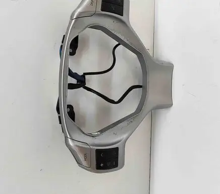 Steering wheel buttons/switches