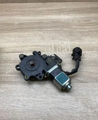 Nissan Navara Rear door window regulator motor 0176056B 50731EA500