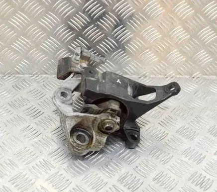 Mazda 6 Engine mount bracket