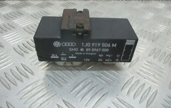 Skoda Fabia Mk1 (6Y) Coolant fan relay 1J0919506M