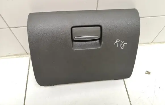 Ford Focus Glove box lid/cover C88RA TD15