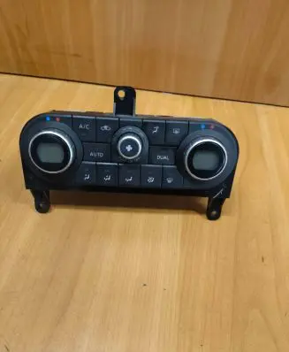 Nissan Qashqai Climate control unit 27500BB00A