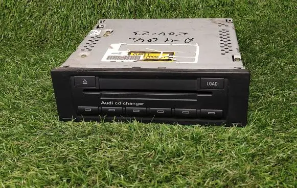 Audi A4 S4 B6 8E 8H CD/DVD changer 8E0035111