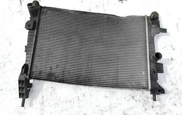 Ford Focus Coolant radiator 8v618005bb 8v61-8005-bb