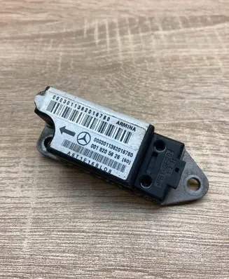 Mercedes-Benz E W210 Airbag deployment crash/impact sensor 0018205626