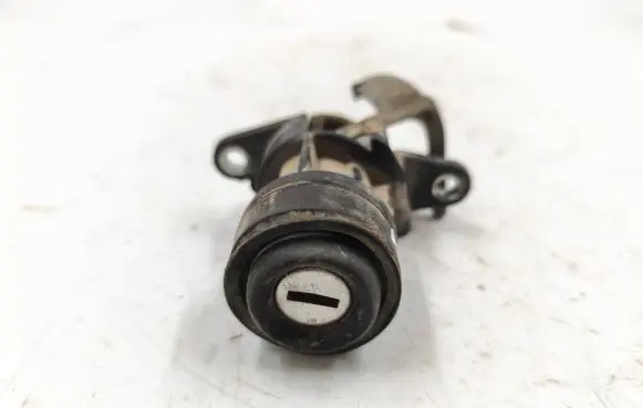 Volkswagen PASSAT B4 Tailgate exterior lock 