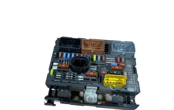 Citroen C5 Fuse module 9667044980