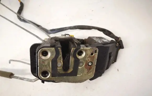 KIA Carens I Front door lock