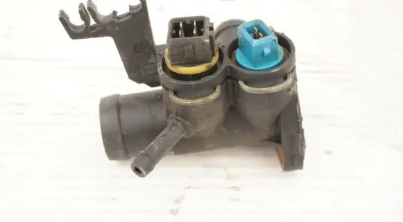 Volkswagen Polo III 6N 6N2 6NF Engine coolant pipe/hose