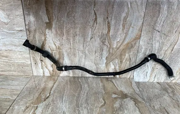 Volvo C40 Engine coolant pipe/hose 32138736