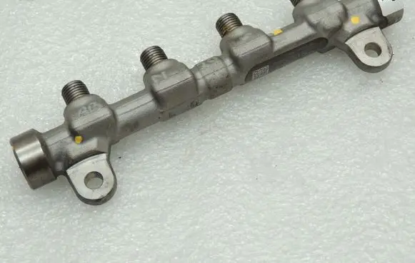 Nissan Navara D40 Fuel main line pipe 1752000Q3L