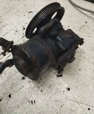 Mazda 323 Power steering pump