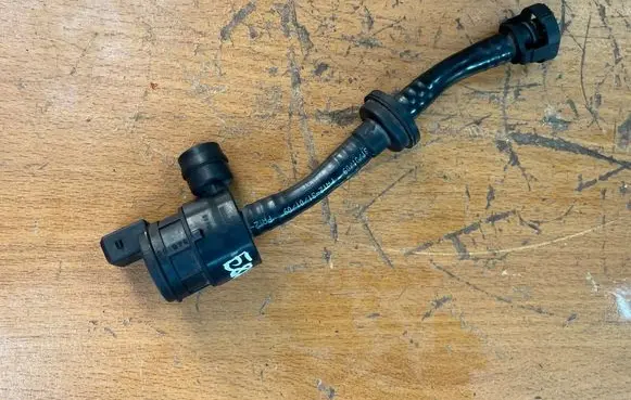 BMW 1 E82 E88 Vacuum valve 7590059