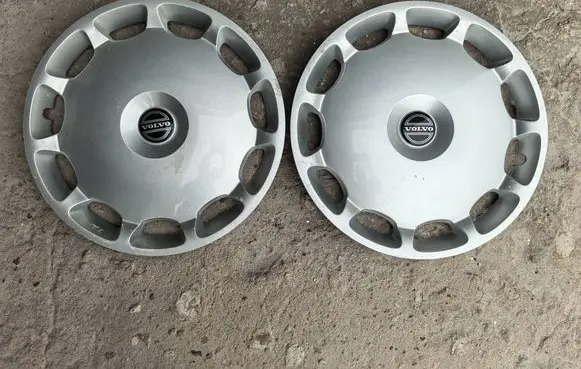 Volvo V50 R16 wheel hub/cap/trim 30645367