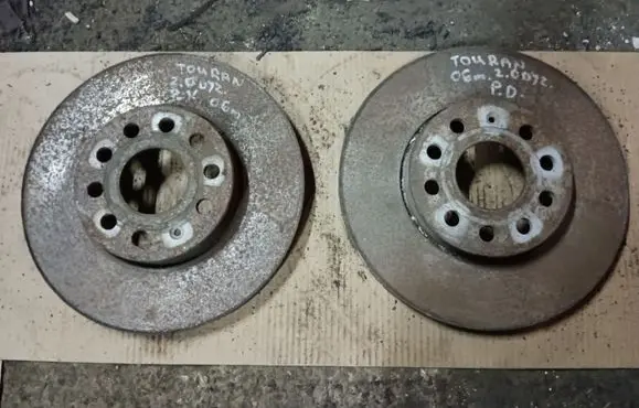 Volkswagen Touran I Front brake disc