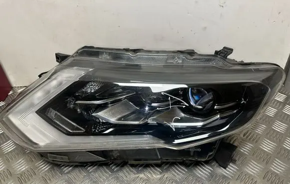 Nissan X-Trail T32 Headlight/headlamp 