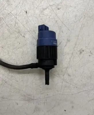 Nissan Navara D40 Windscreen/windshield washer pump