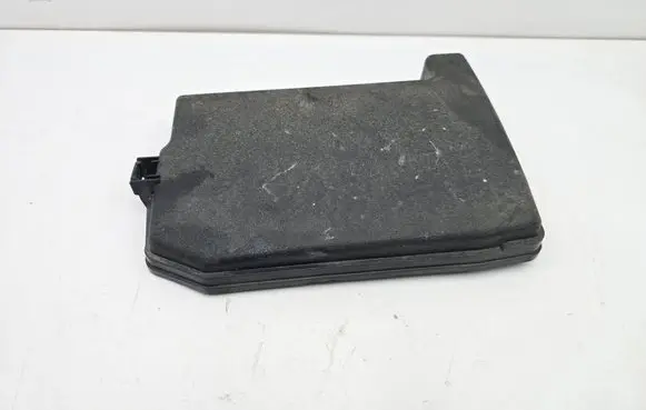 Toyota Auris E180 Fuse box cover 8266202B71