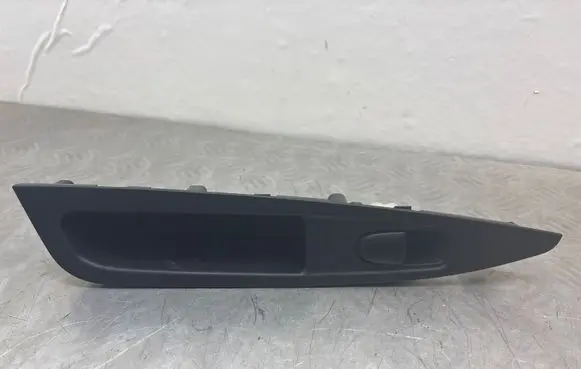 Nissan Qashqai Electric window control switch 829614EA0AX