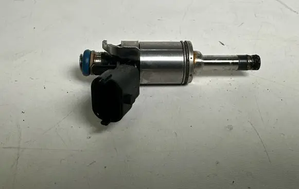 Ford Mustang VI Fuel injector 0261500