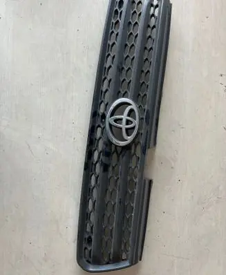Toyota RAV 4 (XA20) Front bumper upper radiator grill 5311142070