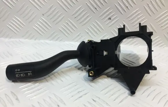 Volkswagen Touareg I Indicator stalk 3D0953513