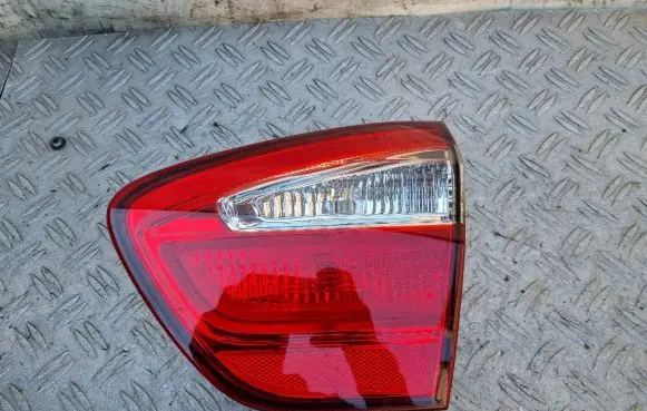 KIA Rio Tailgate rear/tail lights 924041W2